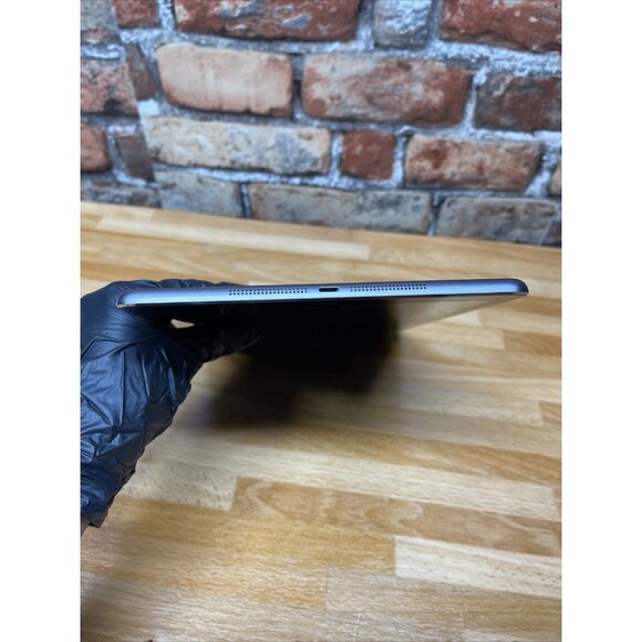 Apple iPad Air (16GB )- ME993LL/B ( A1475) Fully Functional / Version 12.5.7 - Picture 4 of 9